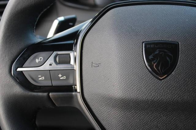 Peugeot 2008 1.2 Allure s&s 130cv eat8 con Navigatore e Carplay
