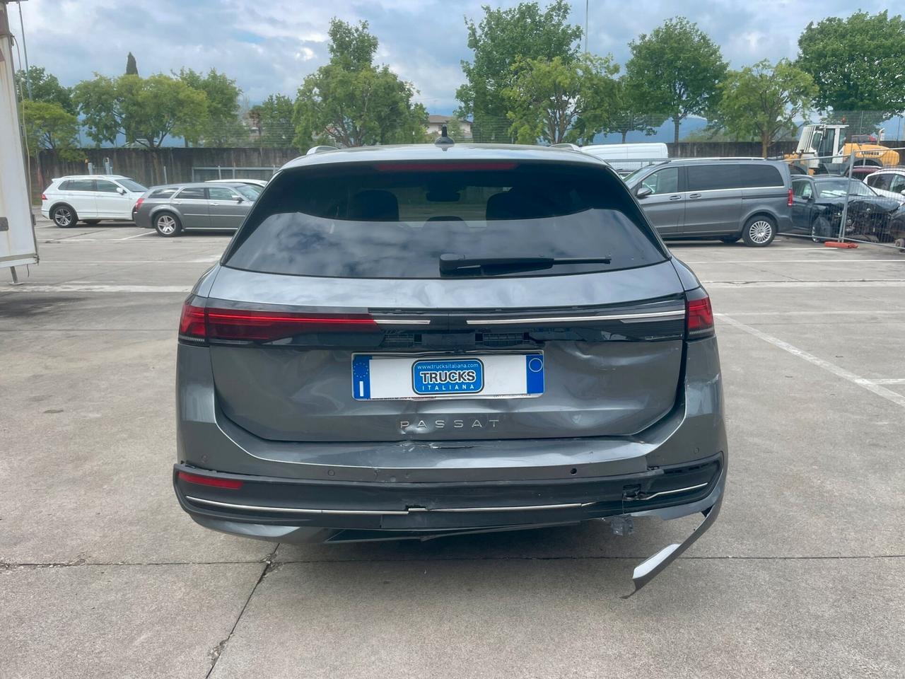 VW Passat Variant 2.0 TDI SCR EVO DSG Business * SINISTRATA*