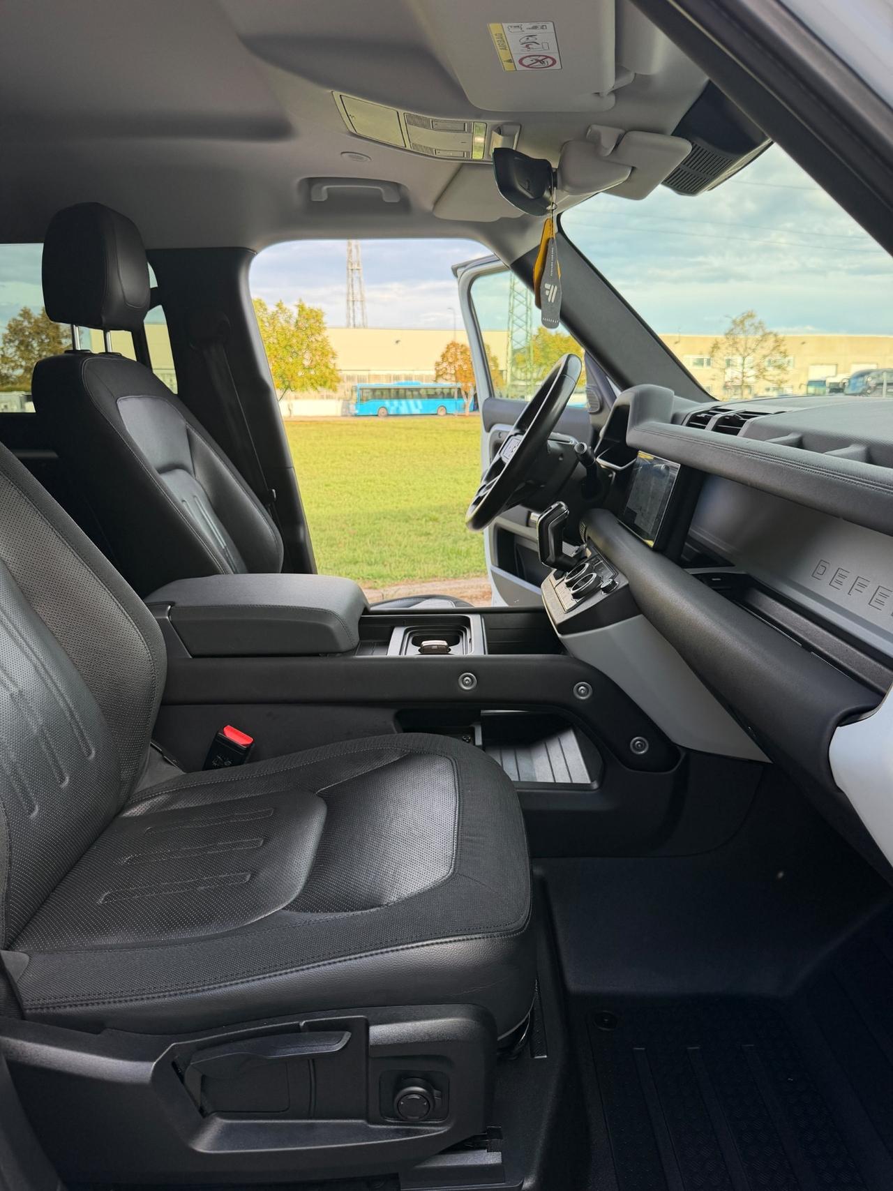 Land Rover Defender 110 2.0 SD4 240CV AWD Auto 72 Yrs. WEB Edition