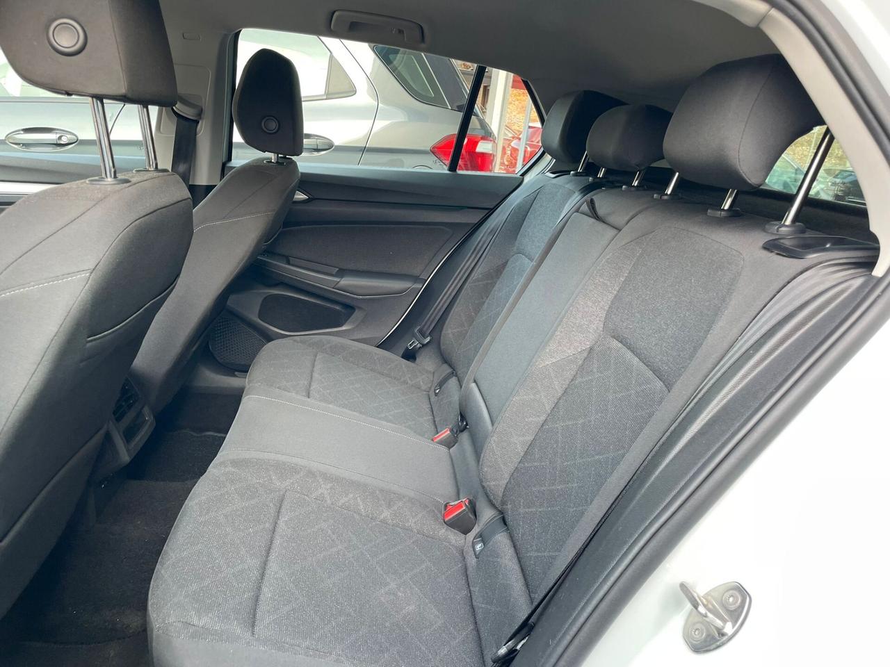 VOLKSWAGEN GOLF 8 1.0 eTSI LIFE DSG 110cv