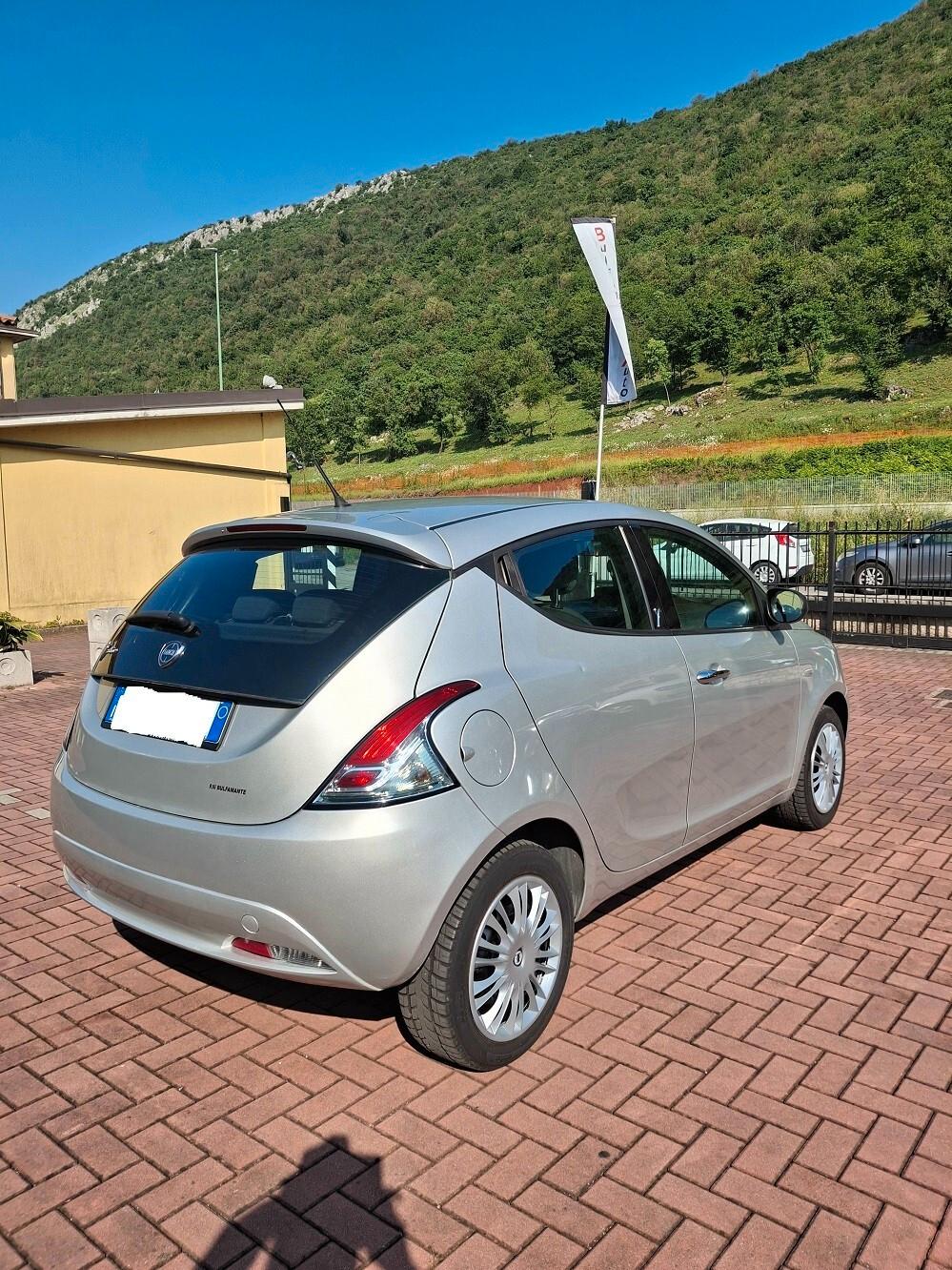 Lancia Ypsilon 1.2 69 CV 5 porte Gold