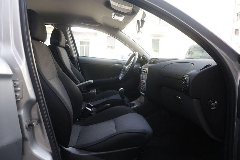 Alfa Romeo 147 Alfa Romeo 147 5p 1.6 ts 16v BlackLine 105cv ANNO 2005