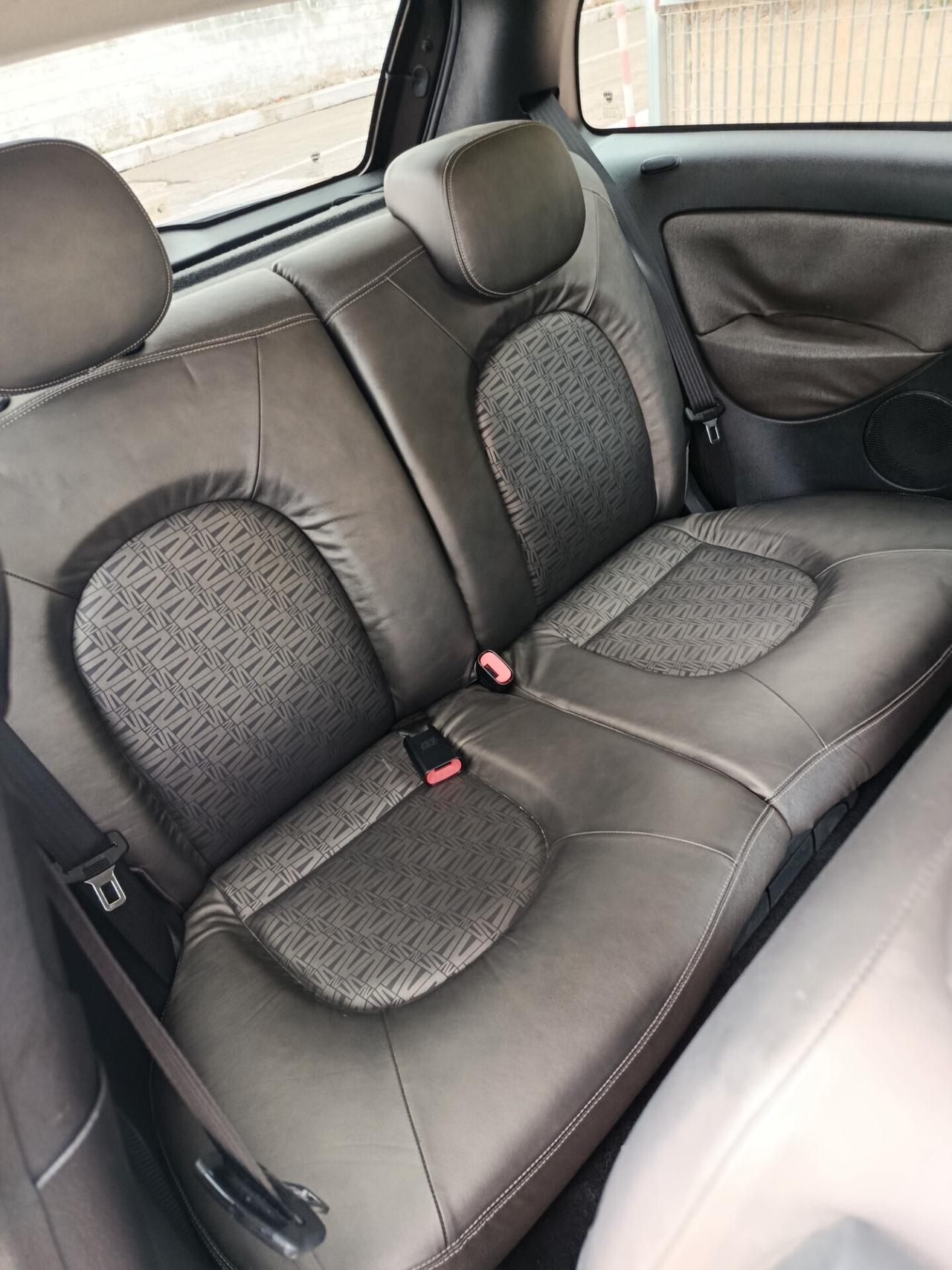 Lancia Ypsilon 1.2 versus