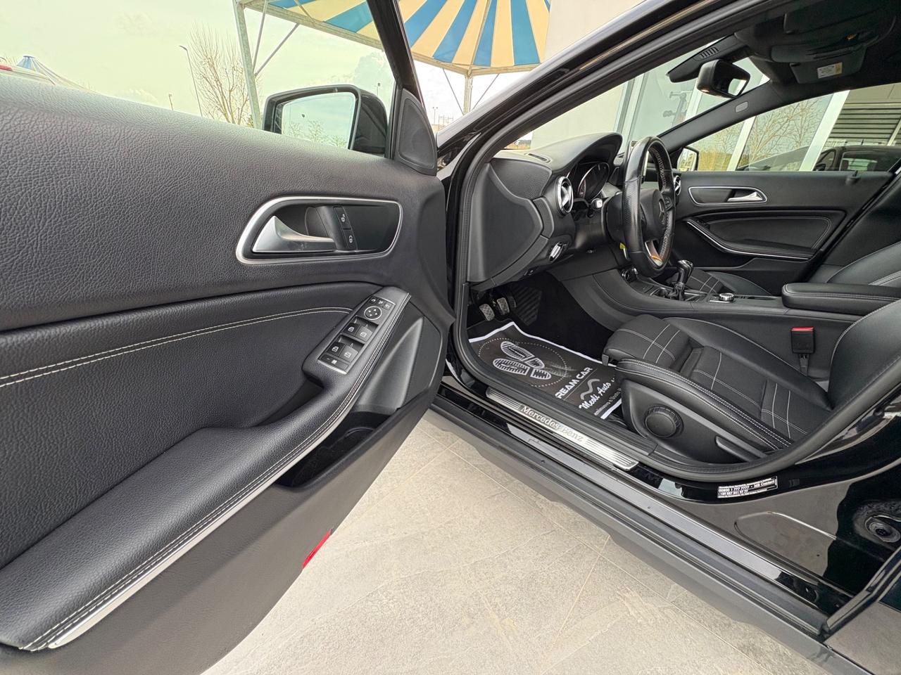 Mercedes-benz GLA 180 d Sport LED INTERNO CERCHI AMG