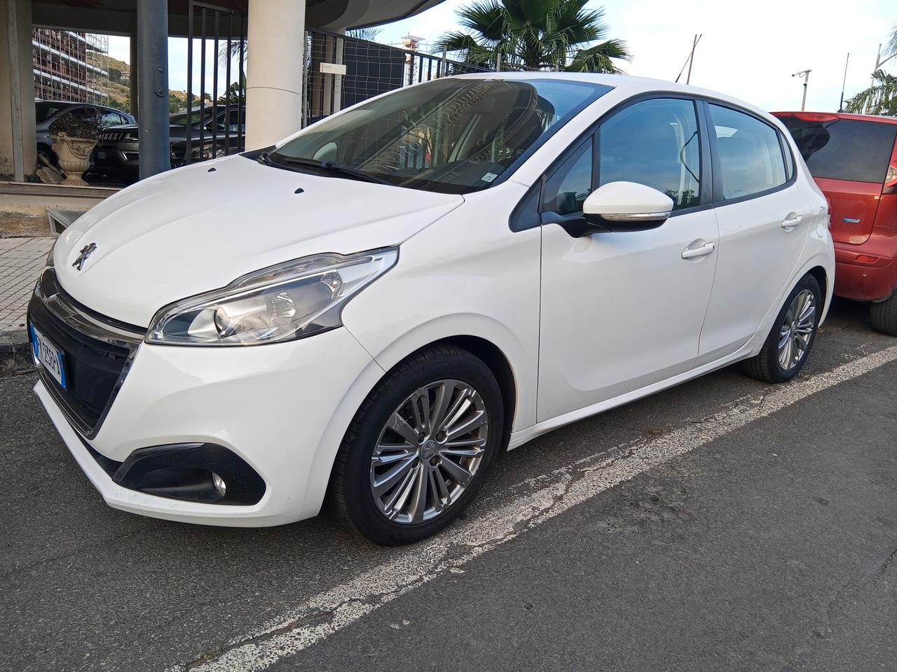 Peugeot 208 PureTech 82 5 porte Allure