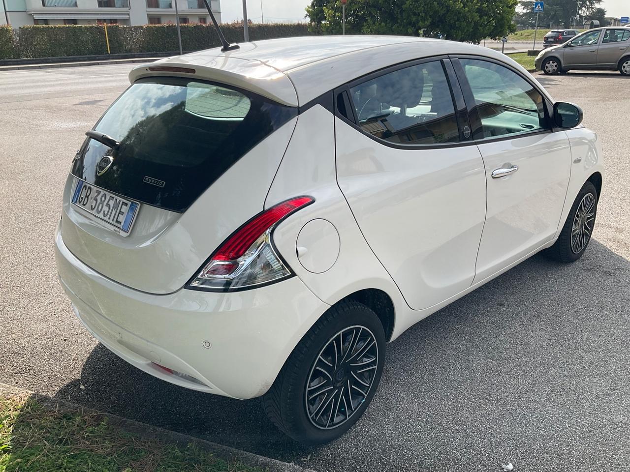 Lancia Ypsilon 1.0 FireFly 5 porte S&S Hybrid Ecochic Gold