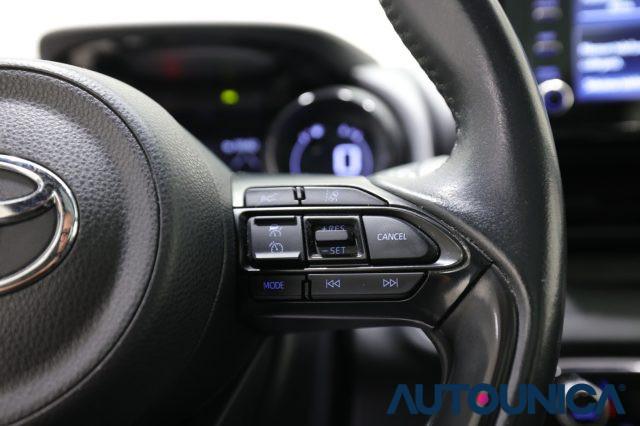 TOYOTA Yaris 1.5 HYBRID 5 PORTE LOUNGE FARI LED TETTO PANORAMA