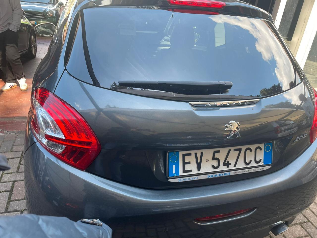 Peugeot 208 1.4 HDi 68 CV 5 porte Allure