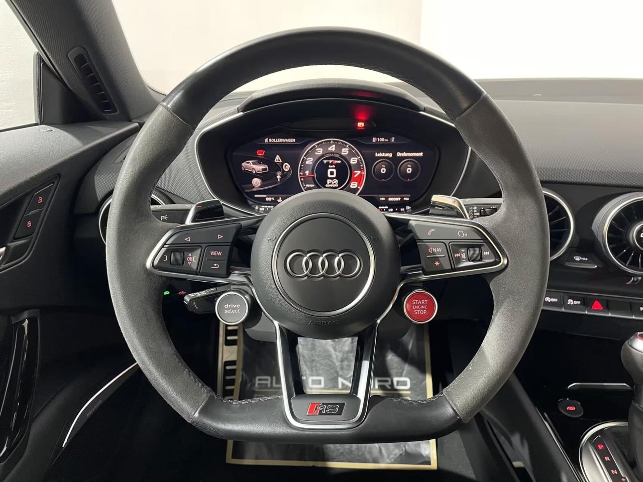 Audi TT RS 2.5 TFSI quattro scarico sportivo telecamera