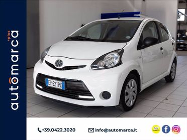 TOYOTA Aygo 5p 1.0 Active connect del 2013