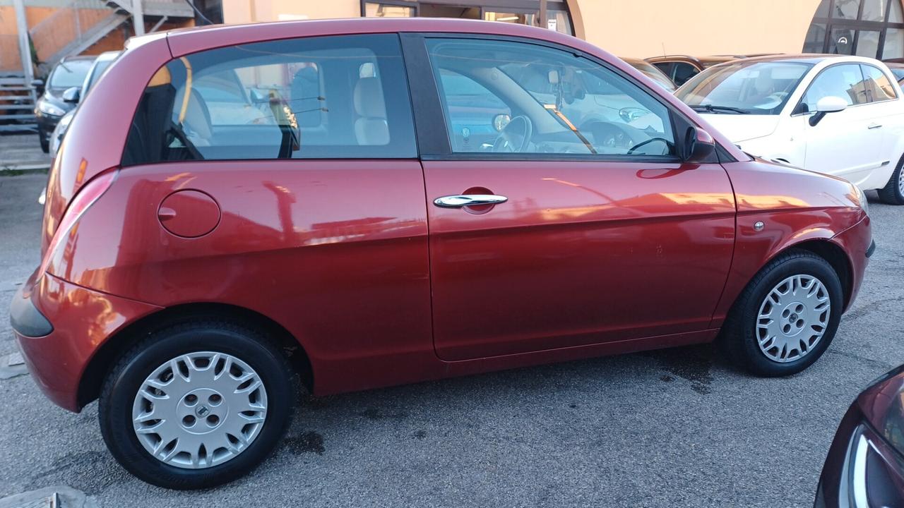 Lancia Ypsilon 1.2 16V Oro