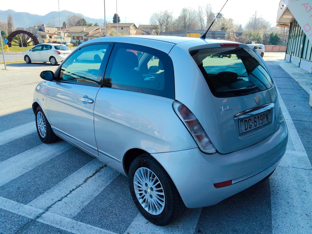 Lancia Ypsilon 1.2 8V