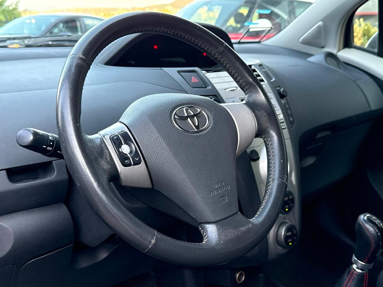 Toyota Yaris 1.0 3 porte Luxury