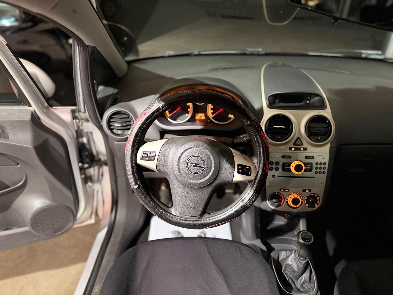 Opel Corsa 1.2 3 porte Club NEOPATENTATI