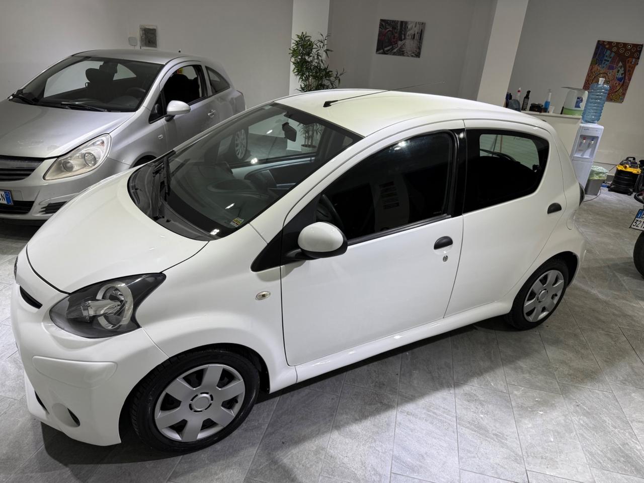 Toyota Aygo 1.0 12V VVT-i 5 porte Cool Soda Connect