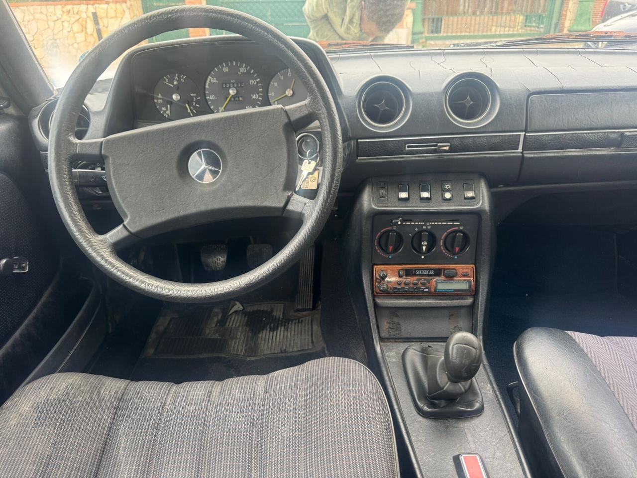 Mercedes-benz 200 berlina