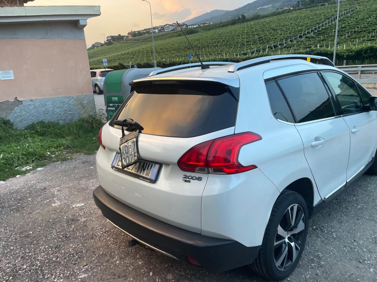 Peugeot 2008 1.6 e-HDi 115 CV Stop&Start Féline SI NEOPATENTATI