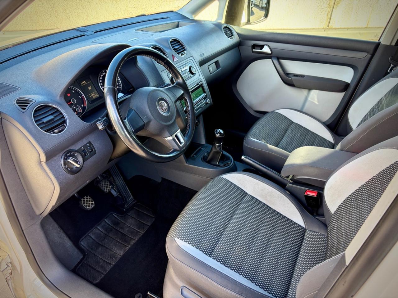 Volkswagen Caddy 1.6 TDI 102 CV 5p. Cross