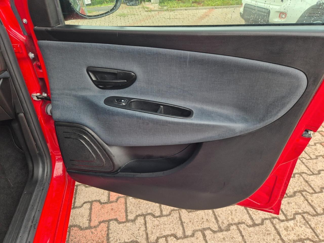 Lancia Ypsilon 1.0 FireFly 5 porte S&S Hybrid Gold