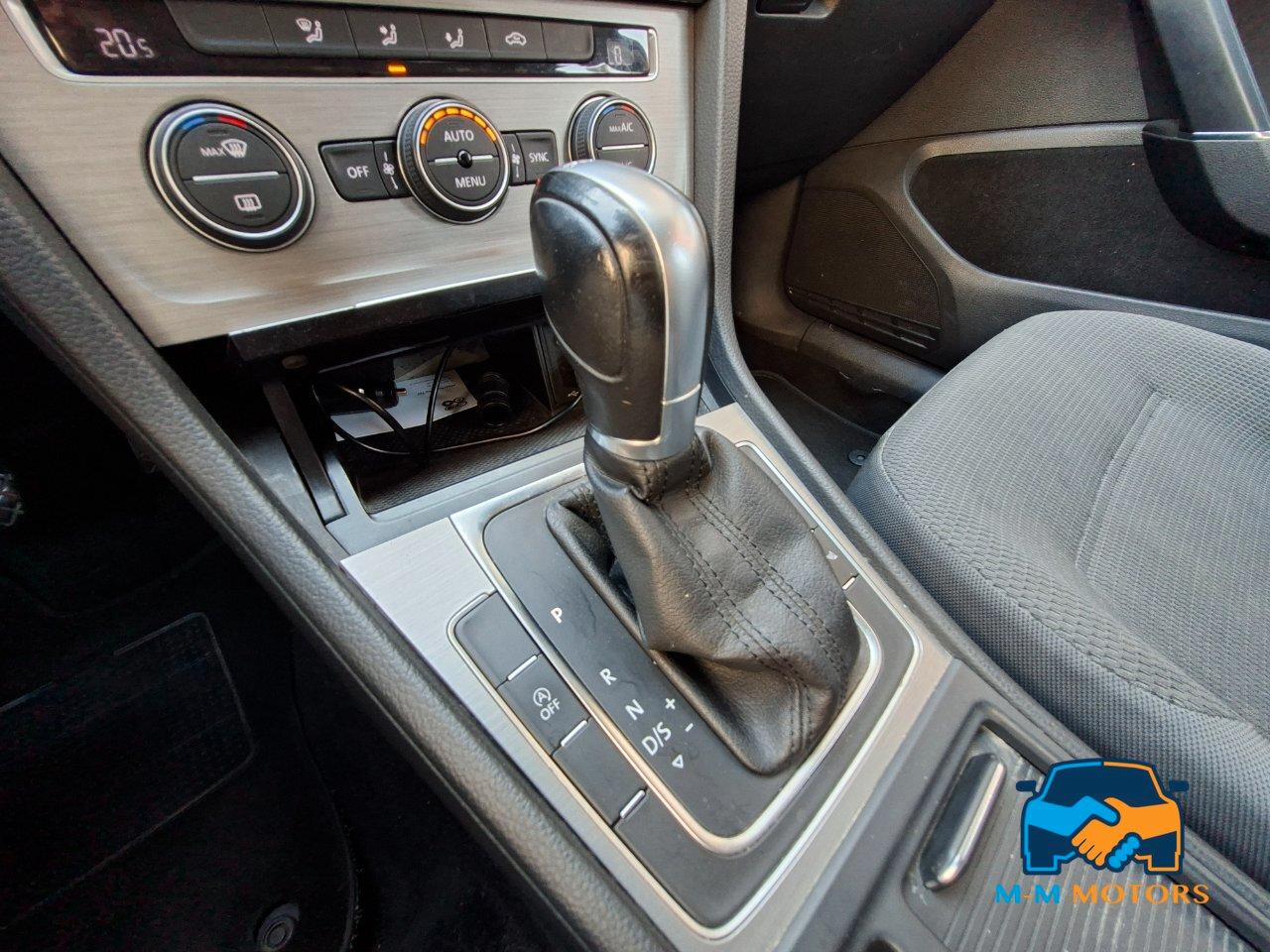 Volkswagen Golf 5 Porte Golf 5p 1.6 tdi 110cv dsg neo patentati