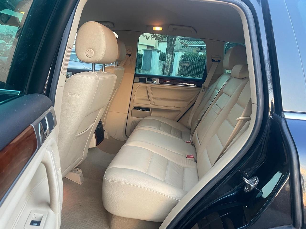 Volkswagen Touareg 3.0/240CV V6 TDI DPF tip. Exclusive