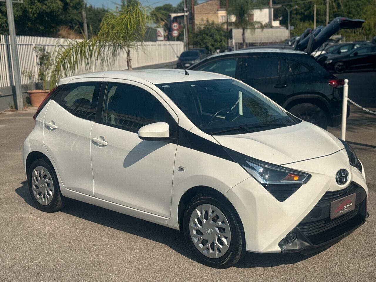 Toyota Aygo Connect 1.0 VVT-i 72 CV 5 porte x-play