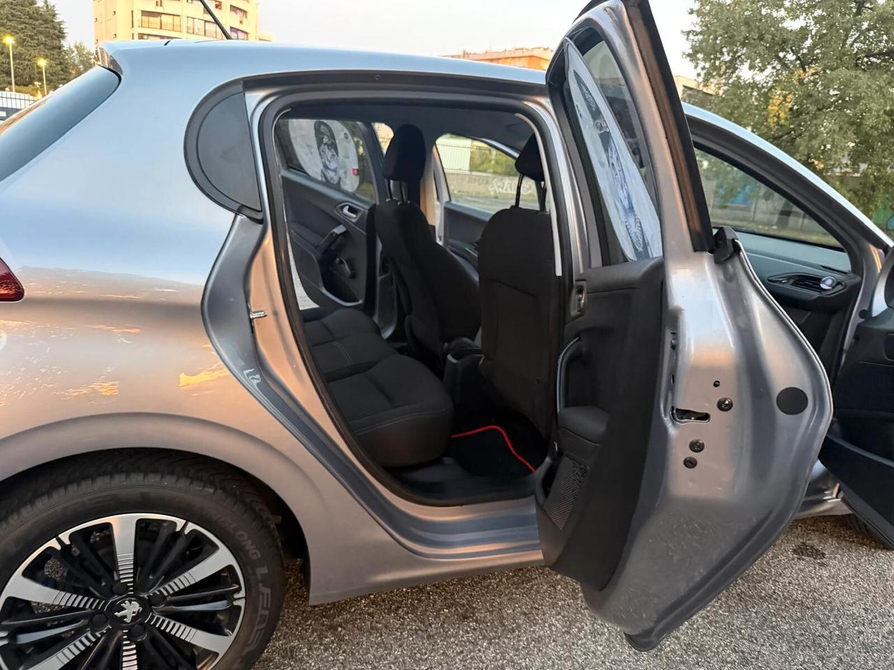 Peugeot 208 PureTech 82 Stop&Start 5 porte Signature