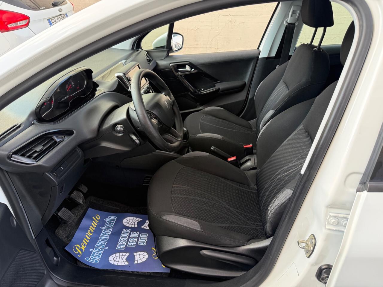 Peugeot 208 1.2benzina 5 porte - 2013