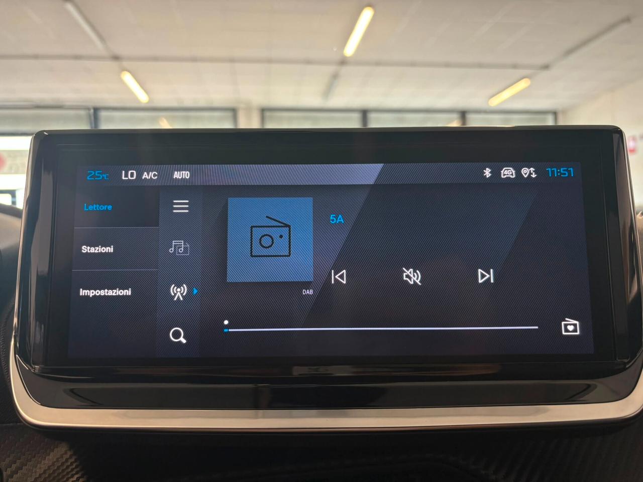 Peugeot 2008 ALLURE motore elettrico 156 CV 54 kWh SPOTICAR