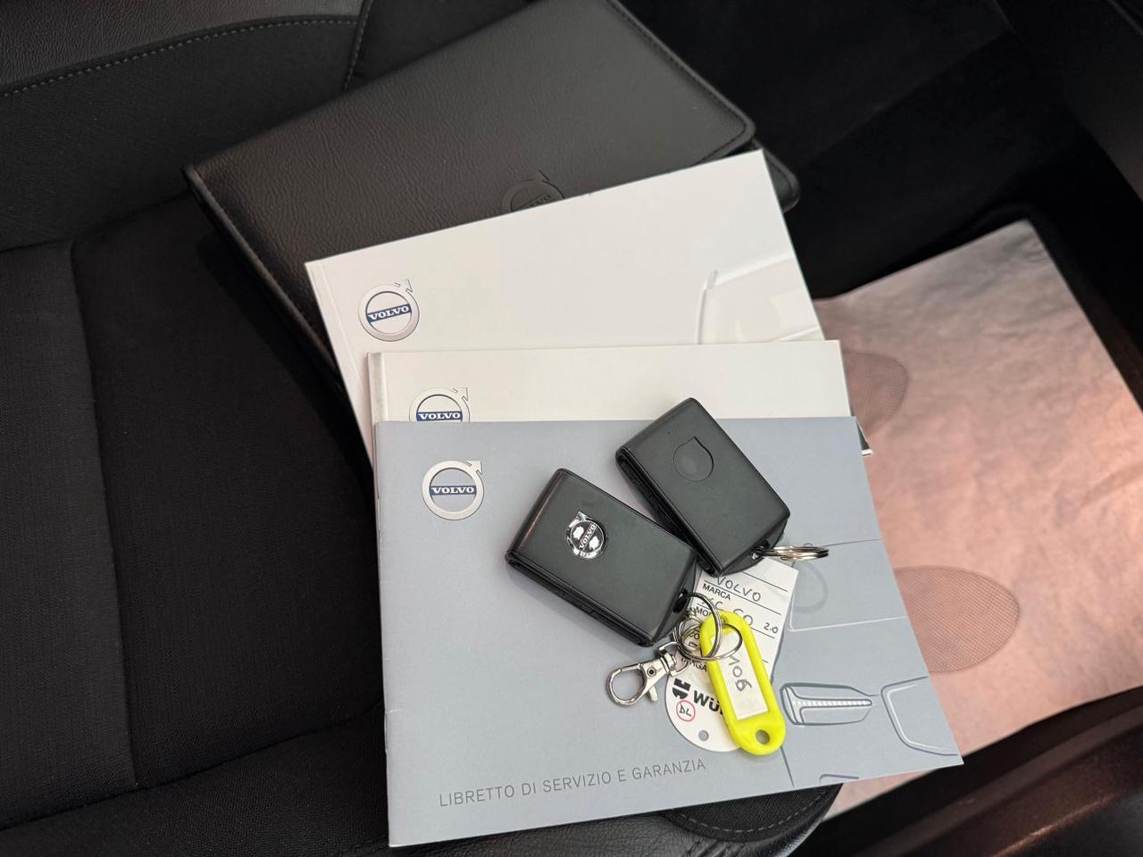 Volvo XC60 2.0 d4 190cv Awd Momentum Cockpit Full