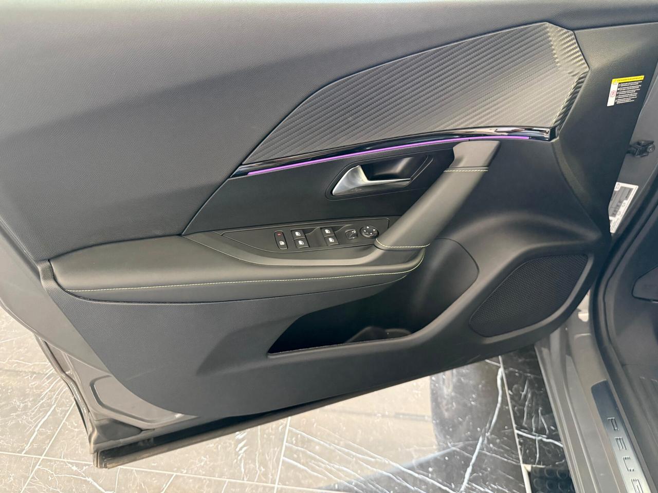 Peugeot 2008 motore elettrico 156 CV GT