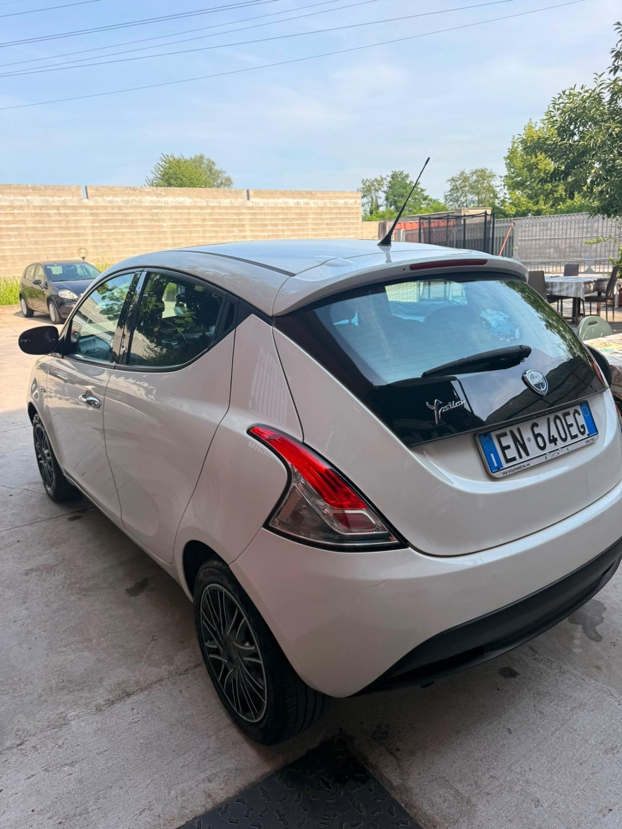 Lancia Ypsilon 1.2 Noleggio breve lungo termine