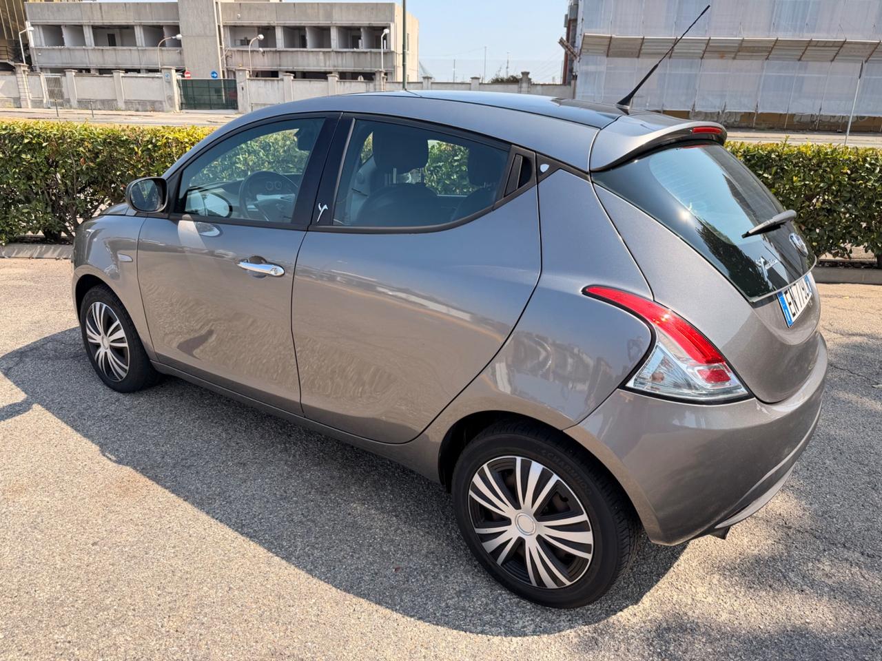 Lancia Ypsilon 1.2 69 CV 5 porte S&S Gold