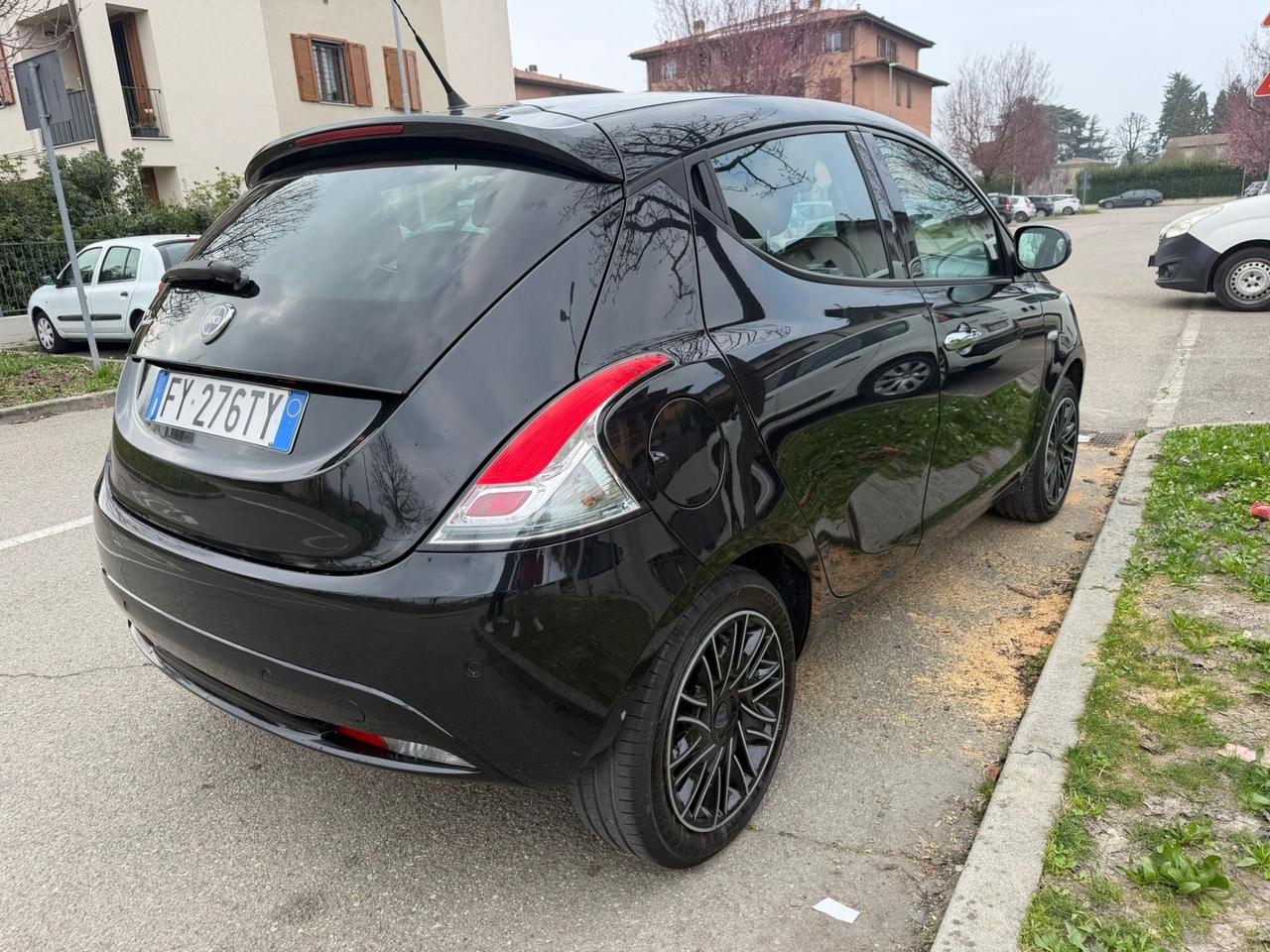 Lancia Ypsilon 1.2 GPL Ecochic Gold