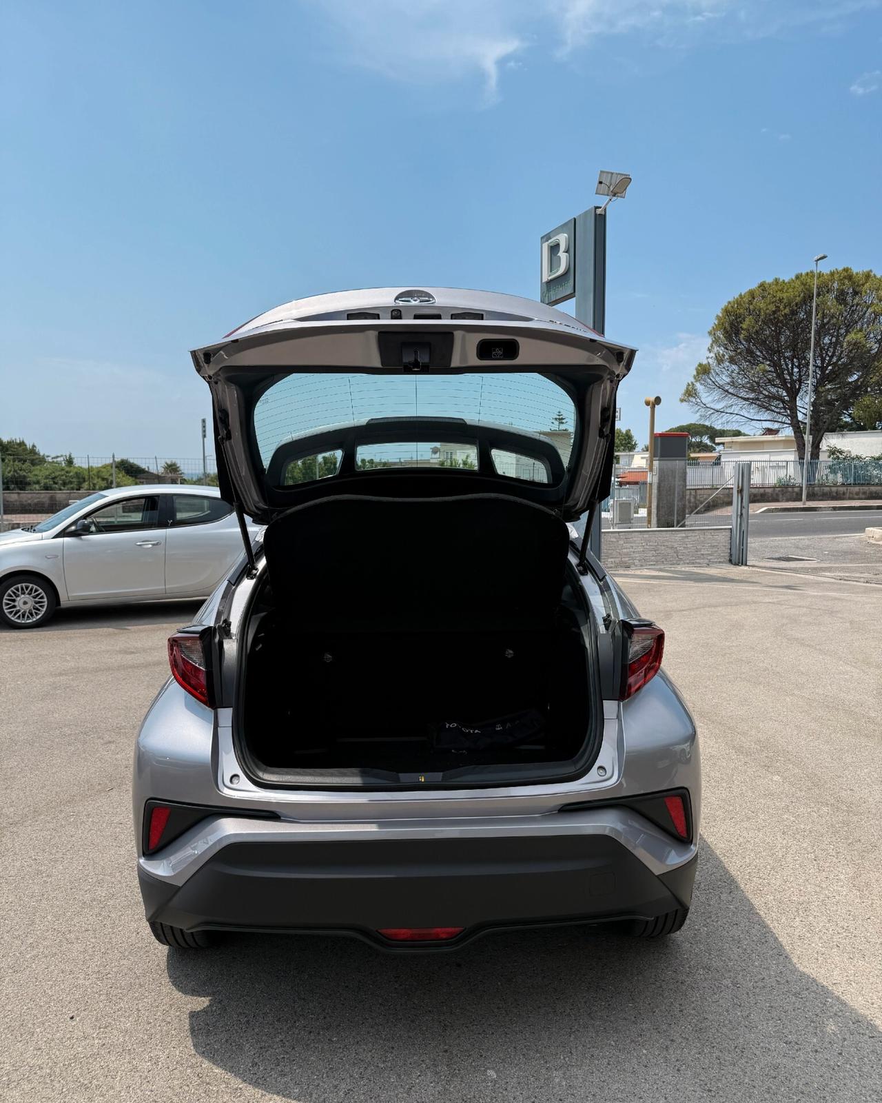 Toyota C-HR 1.8 Hybrid E-CVT Trend