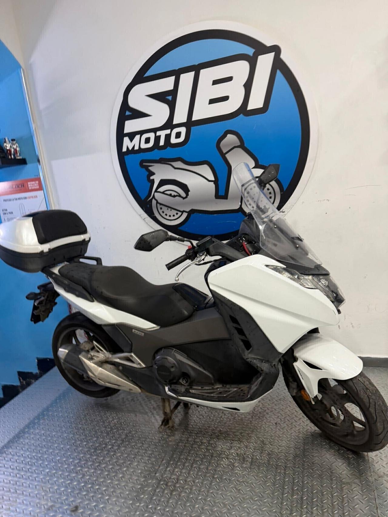 Honda Integra 750