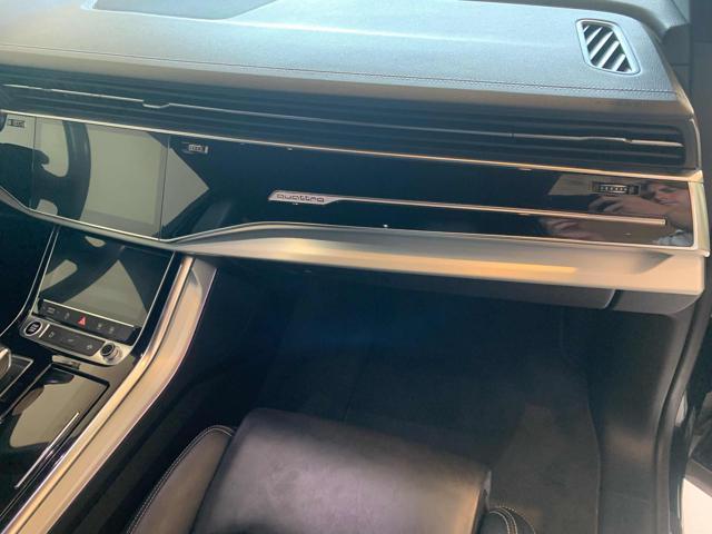 AUDI Q8 55 TFSI quattro tiptronic Sport
