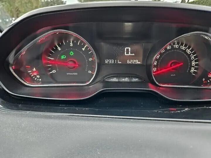 PEUGEOT 208 1,4 HDI-UNICA PROPRIETAR-4 REVISIONI