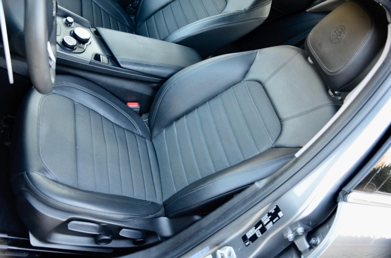 ALFA ROMEO GIULIA 2.2 TD 190cv AT8, ECCELLENTI CONDIZIONI, UFF ITALIANA, SERVICE UFFICIALI, EURO 6D, FARI XENO, NAVI, RETROCAMERA, APPLE ANDROID, PERMUTE