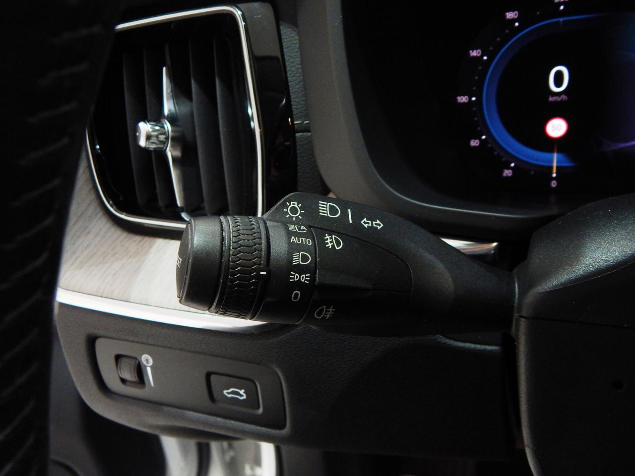 Volvo XC60 2.0 b4 Plus Bright Pro Aut. TETTO-NAVI-PELLE-PARK