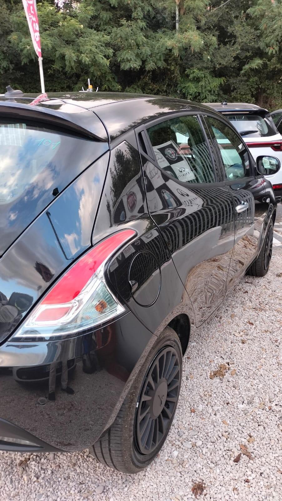 Lancia Ypsilon 1.0 FireFly 5 porte S&S Hybrid Alberta Ferretti
