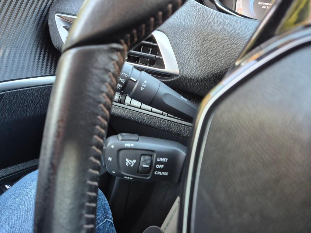 Peugeot NEW 3008 BlueHDi 130CV MANUALE