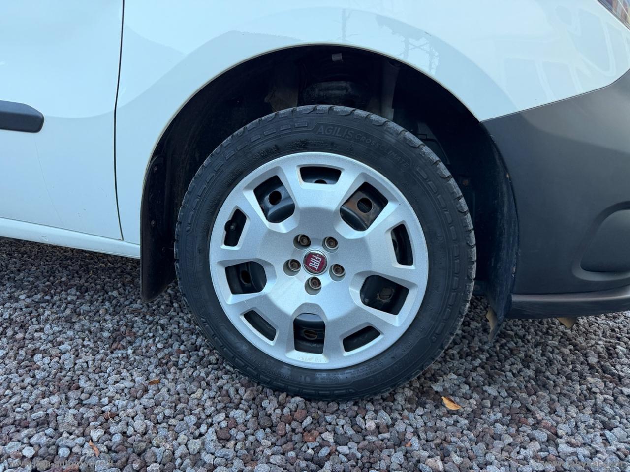 FIAT Doblò 1.6 MJT 120CV MAXI 3 POSTI NAVI RETROCAMERA CLIMA AUTOMATICO