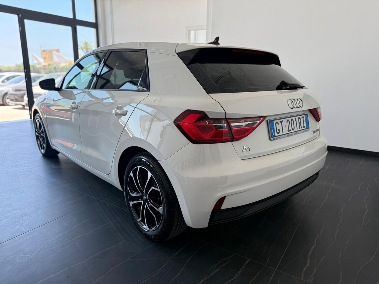 Audi A1 SPB 25 1.0 TFSI Identity Black