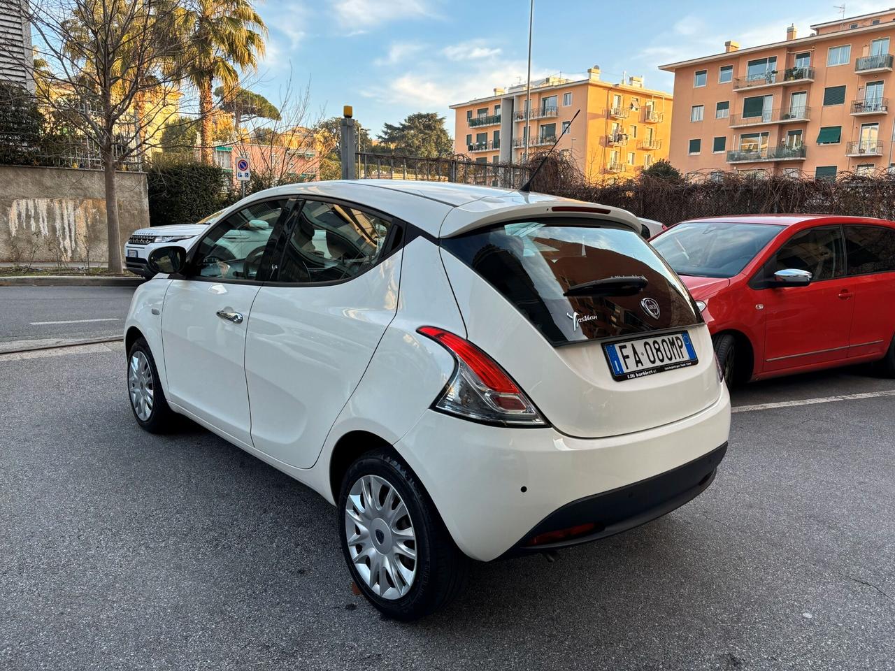 Lancia Ypsilon 1.2 69 CV 5 porte Silver POSTI