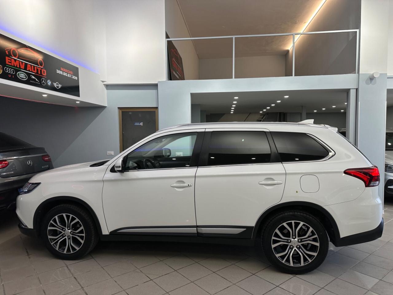 Mitsubishi Outlander 2.2 DI-D 2WD. Instyle