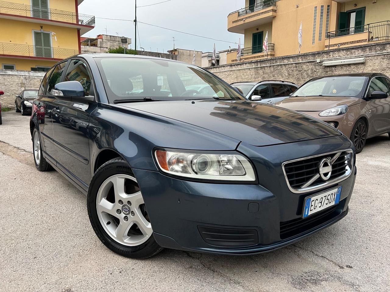 Volvo V50 D2 R-design