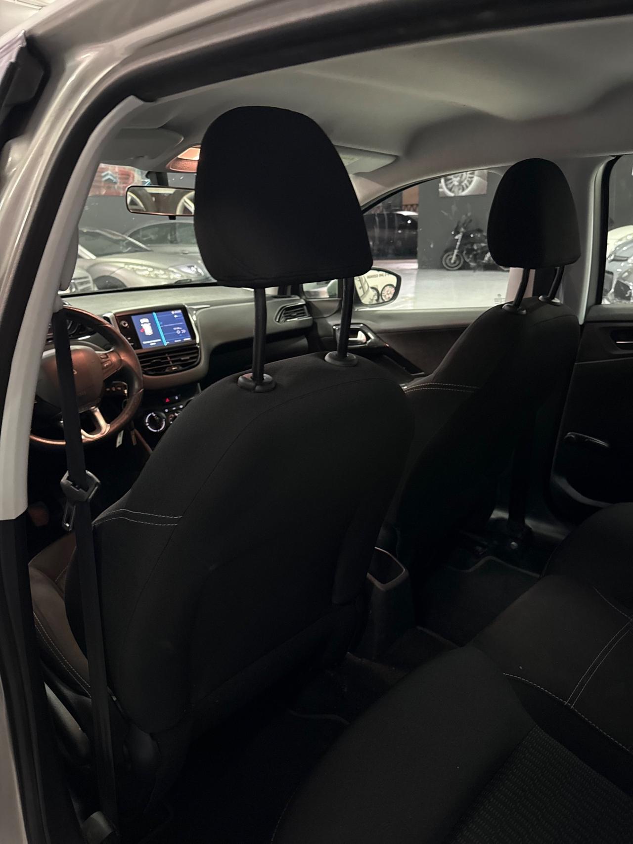Peugeot 208 puretech 82 5p GPL ALLURE