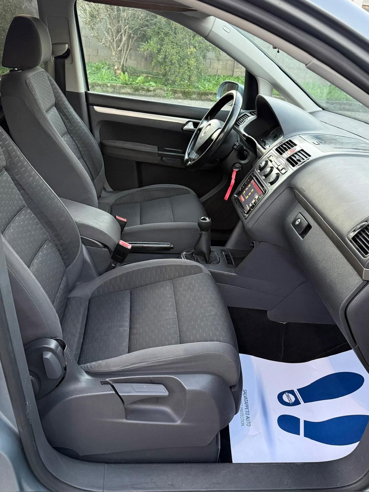 Volkswagen Touran 1.6 Conceptline