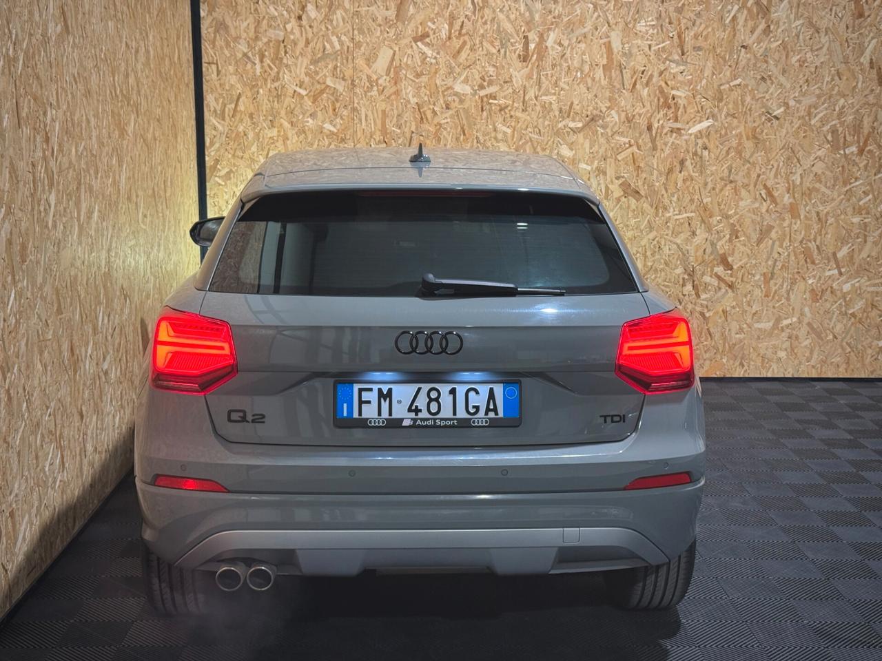 Audi Q2 1.6 TDI S line IDENTITY BLACK